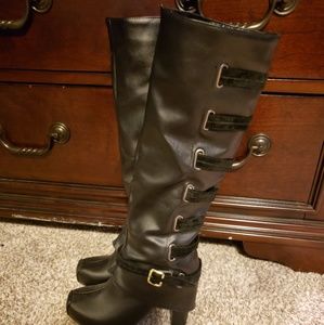 Black heeled boots